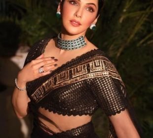 After Holi, It'S Rang Panchami Back Home In Indore For Isha Koppikar Narang