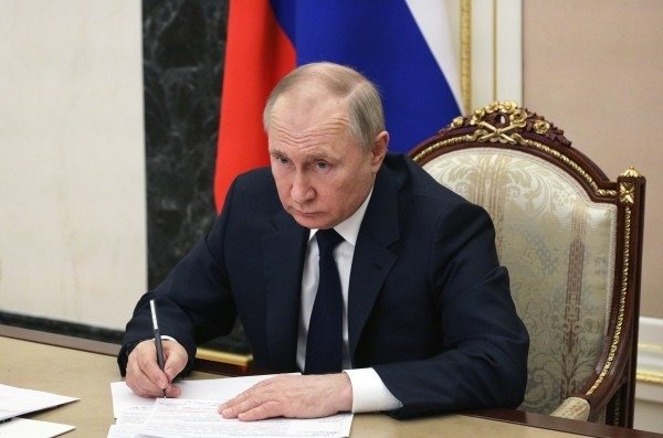 Icc Issues Arrest Warrant For Putin, Russia Says 'Meaningless'